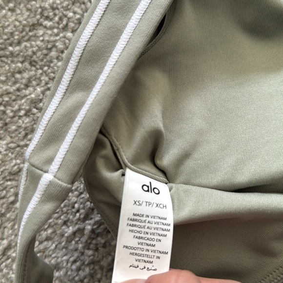 Alo airbrush heartthrob bra in limestone XS - Picture 2 of 3